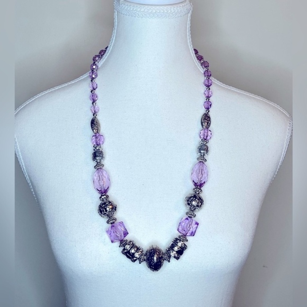 ⭐️ Costume jewelry- purple and silver necklace